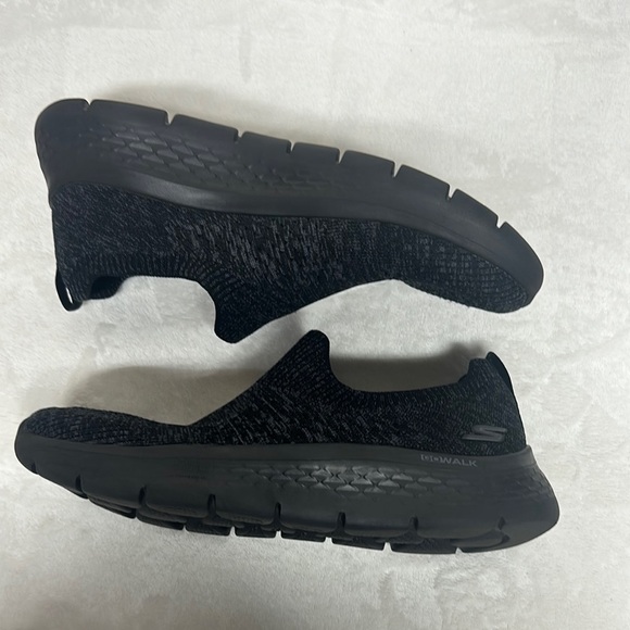 Skechers Black Athletic Slip-On Shoes with Breathable Mesh Air Cooled - Picture 1 of 14